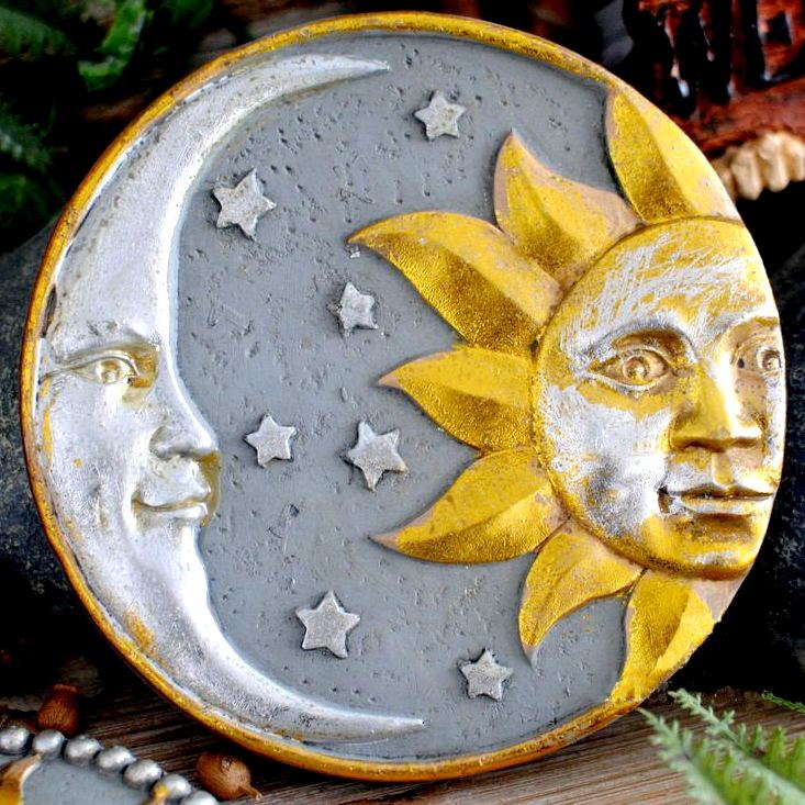 American Retro Distressed Sun Moon God Garden Ornaments Pendant Ornaments