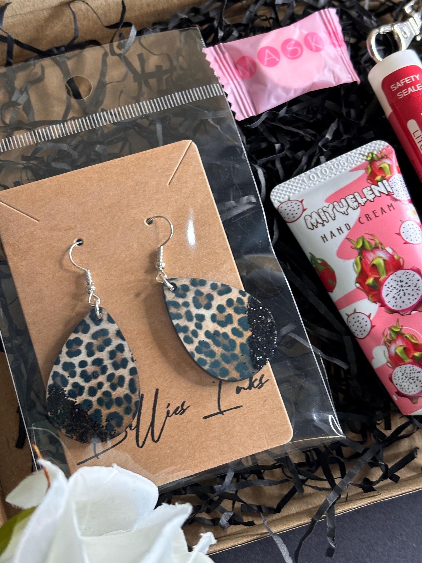 Glitter Top Leopard Print Earrings & Lipstick Holder Gift Set,  Hand Cream, Lip Balm, Face Mask, Skincare Gift Set, Gifts For Friends