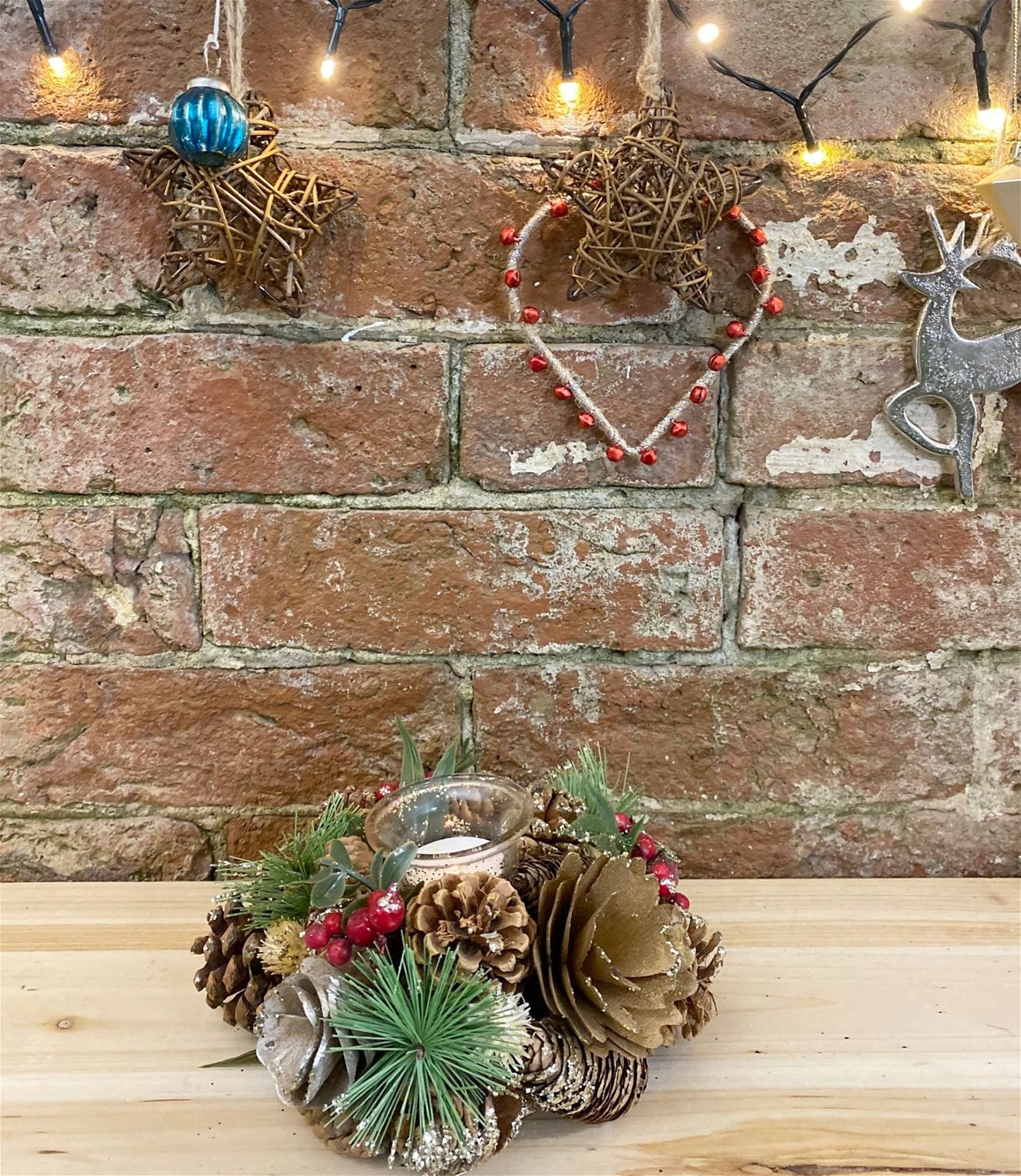 Fir Cone & Berry Botanical Tea Light Holder